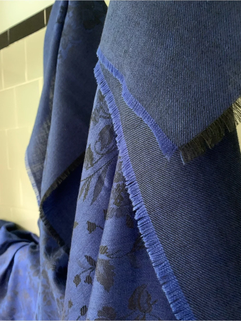 GUCCI WRAP SCARF WOOL SILK ROYAL BLUE 60” SQUARE